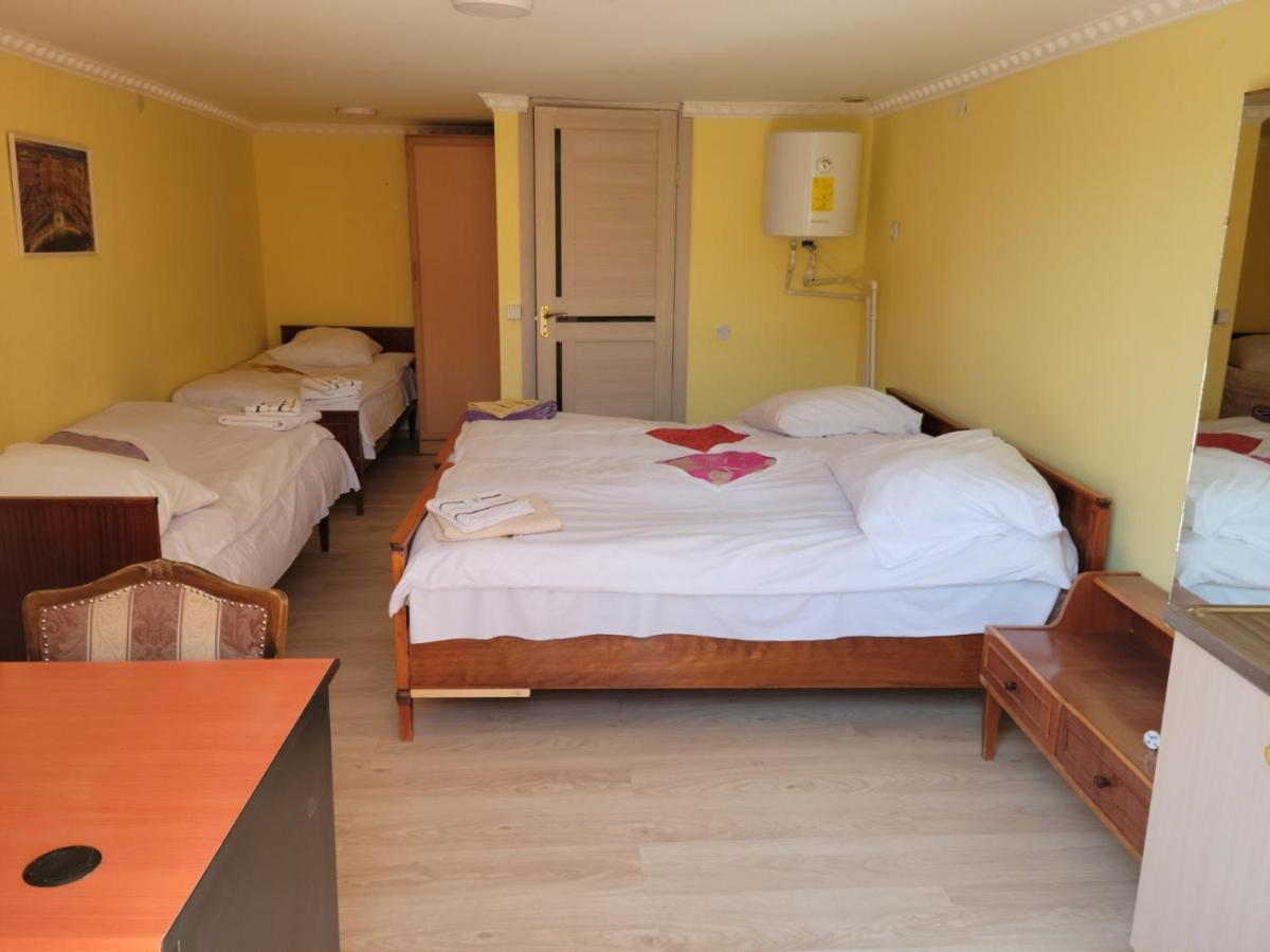 Artush & Raisa B&B Gjumri Eksteriør billede