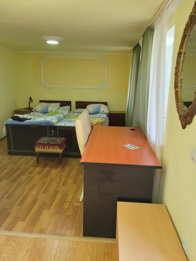 Artush & Raisa B&B Gjumri Eksteriør billede